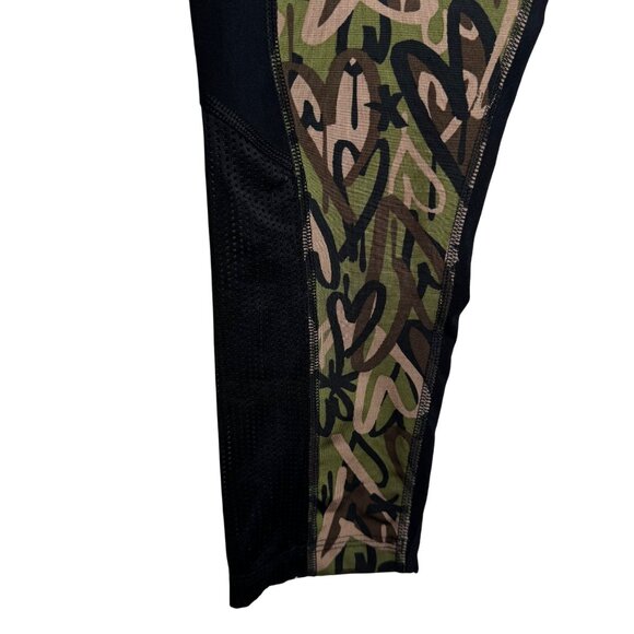 Zumba We Ar Lovely Camouflage and Hearts Graffitti Dance‎ Leggings Sz L Colorful - Picture 3 of 10